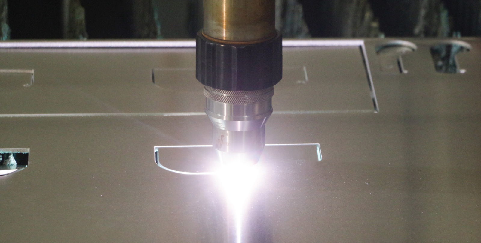 Cortador de chapa de aluminio  Nueva máquina de corte por láser - Hymson